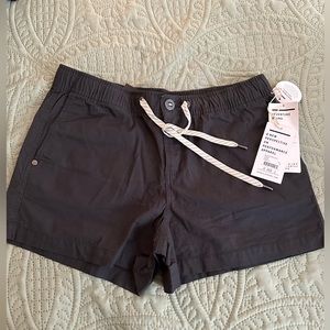 Women’s Vuori Rip Stop shorts NWT charcoal color